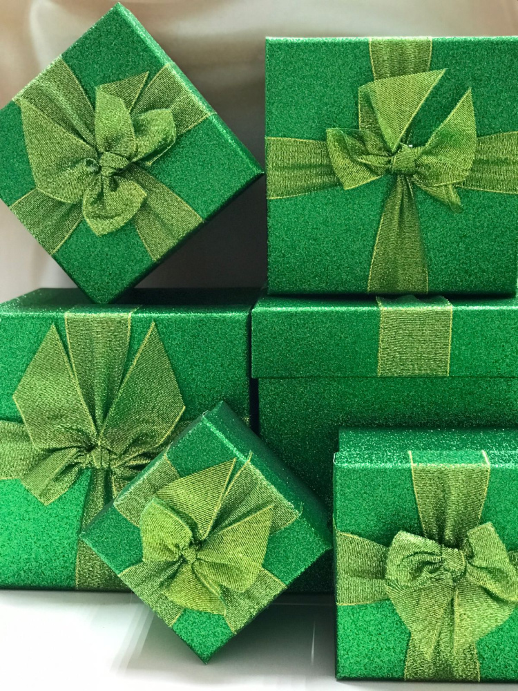 Коробка подарочная 13*13*12см (зеленая)