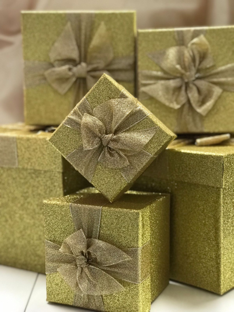 Коробка подарочная 15*15*14см (золото)