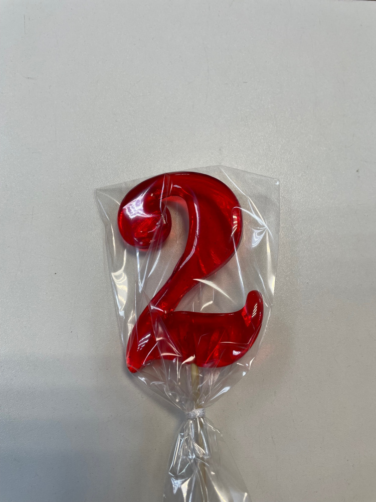 Леденец топпер цифра "2" Красная 8 см