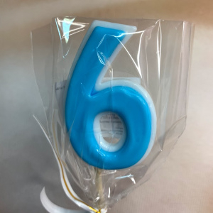 Леденец топпер 3D цифра "6" бело/голубой 6см