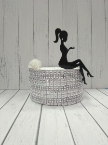 Топпер на торт "Сидячая" дама